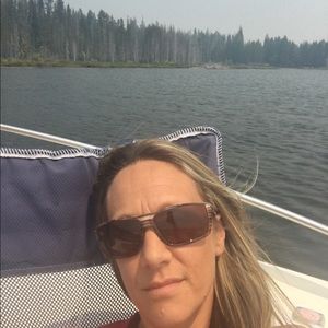 Meet your Posher, April